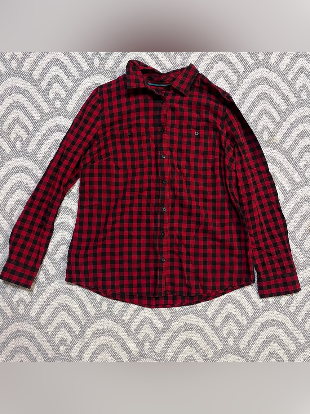 ST. JOHN’S BAY Red Black Plaid Button Up Long Sleeve Shirt Medium
